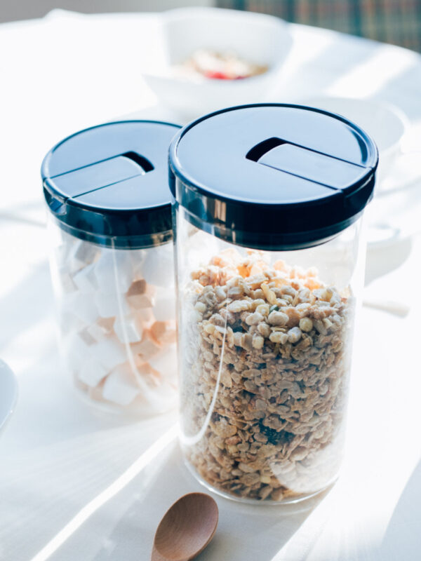 hario-glass-canister-1000ml-34oz-6cab1d-hario_mcn-300b-glass-coffee-canister_1000ml_in-use HARIO Glass Canister (1000ml/34oz)