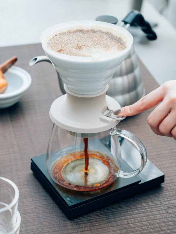 HARIO V60-02 SWITCH Immersion Dripper (200ml/6.76oz) (Ceramic)